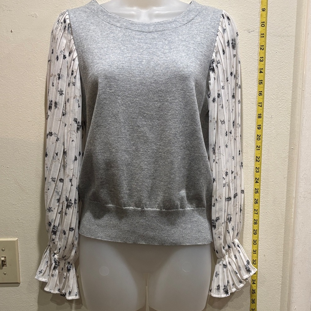 Maude Vicente Women's Gray Sweatshirt with Floral Sleeves